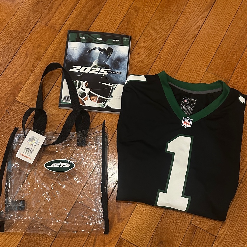 NFL Jets GARDNER jersey XL  with Tote and yearbook bundle